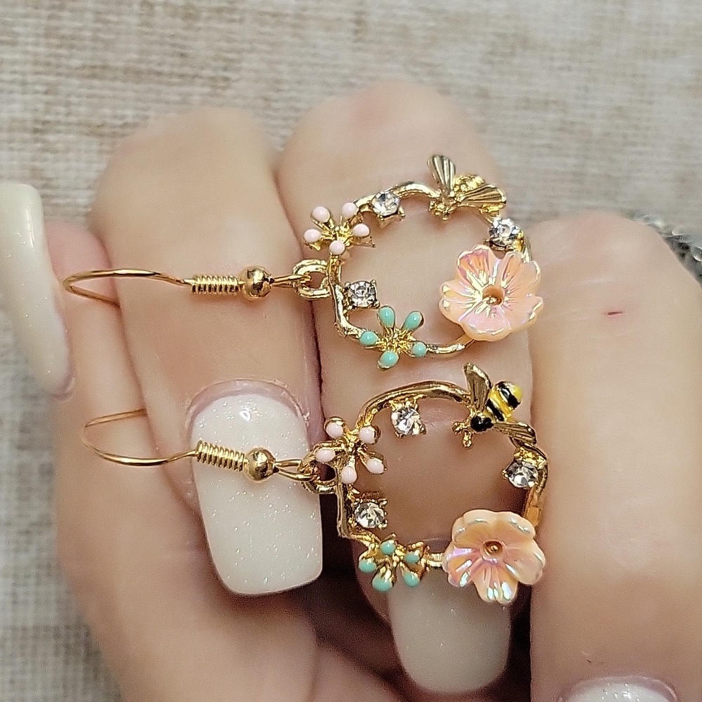 🔥AS IS PAIR🔥 SWEET HONEYBEE BLOSSOM EARRINGS
